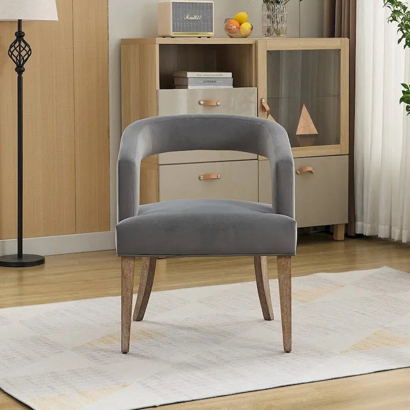 Fauteuil d’appoint rembourré, dossier ouvert et forme tonneau