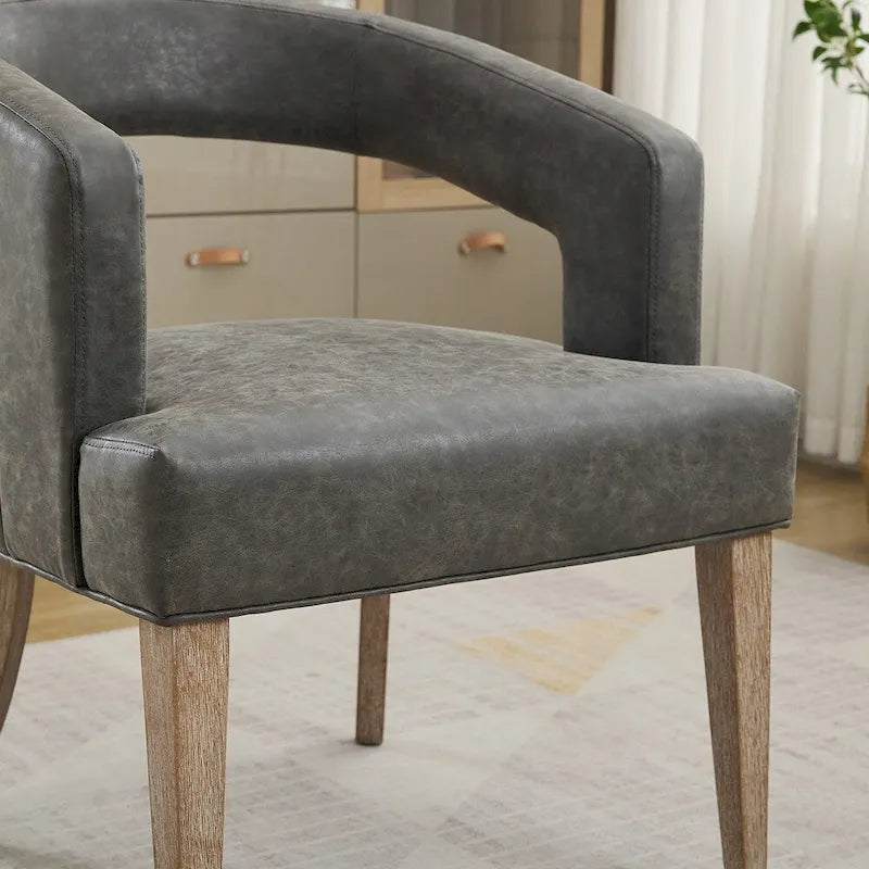 Fauteuil d’appoint rembourré, dossier ouvert et forme tonneau