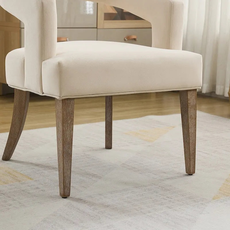 Fauteuil d’appoint rembourré, dossier ouvert et forme tonneau