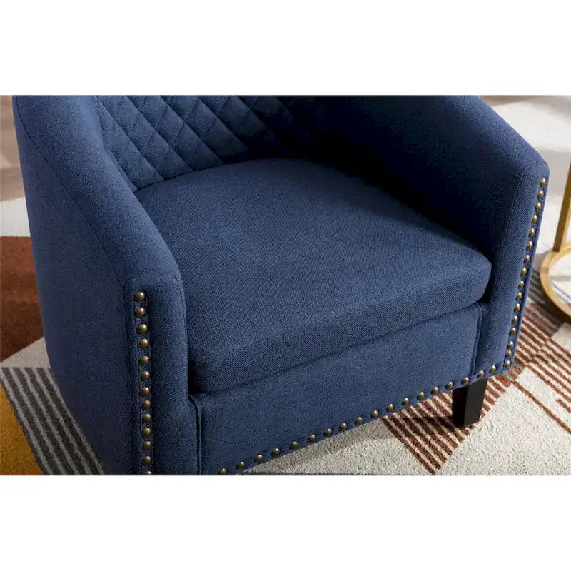 Sillón para sala de estar con tachuelas decorativas y patas de madera maciza