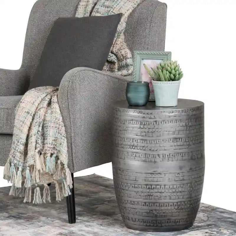 Table d’appoint large en métal avec motif totem tribal