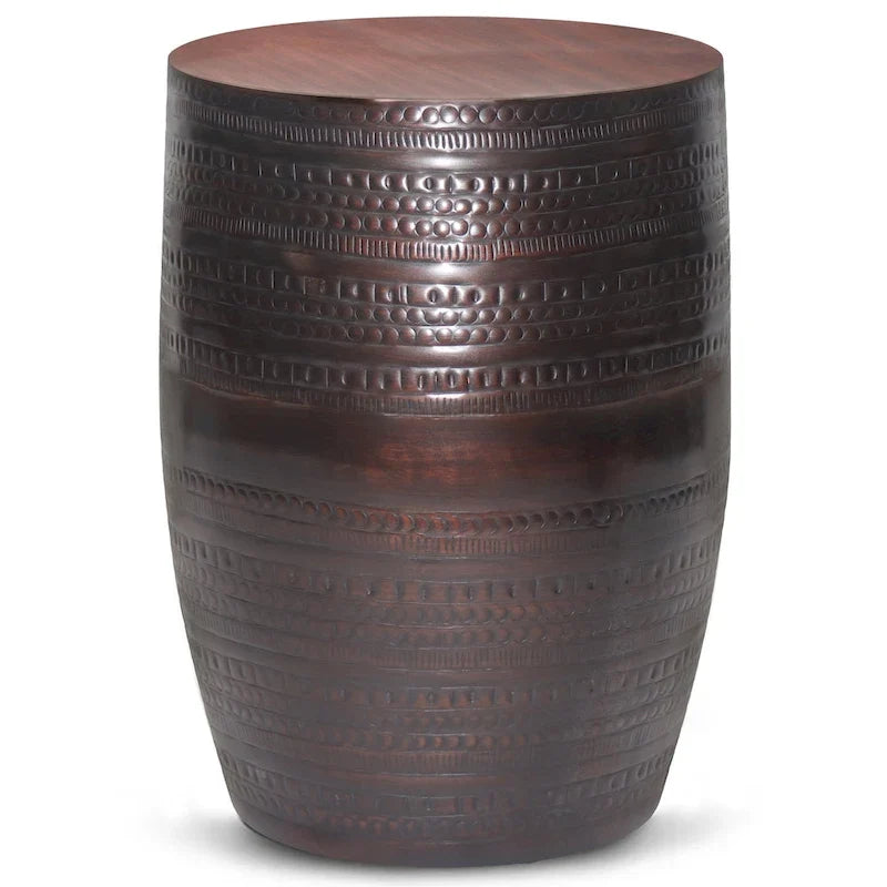Mesa auxiliar ancha de metal con motivos de tótem tribal