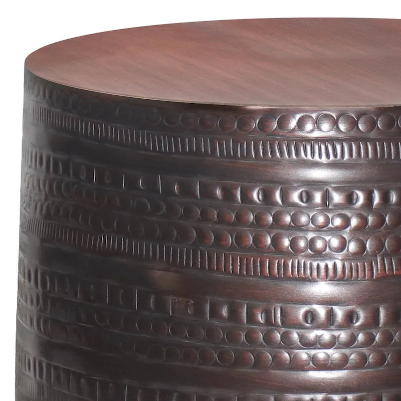 Mesa auxiliar ancha de metal con motivos de tótem tribal