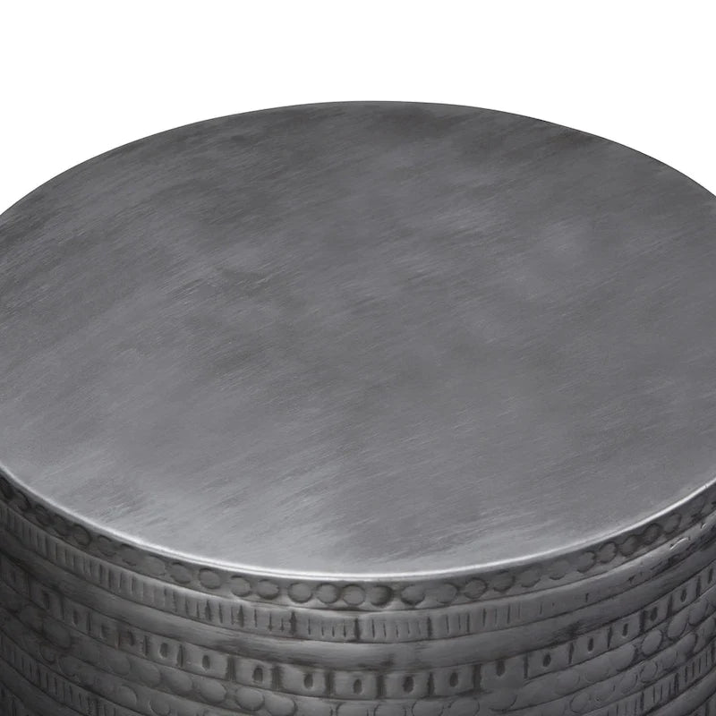 Mesa auxiliar ancha de metal con motivos de tótem tribal