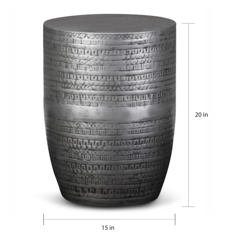 Mesa auxiliar ancha de metal con motivos de tótem tribal