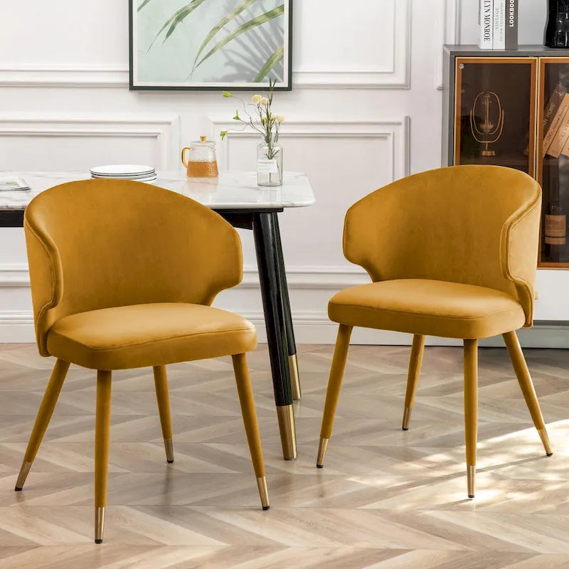 Sillas de comedor de terciopelo con detalles dorados
