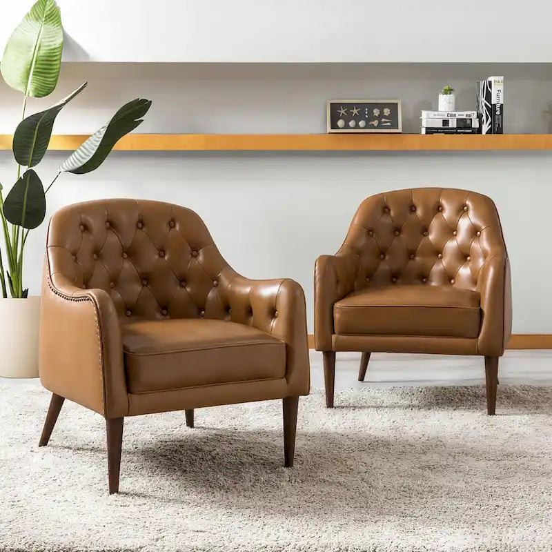 Sillón clásico de cuero genuino con patas de madera y respaldo capitoné