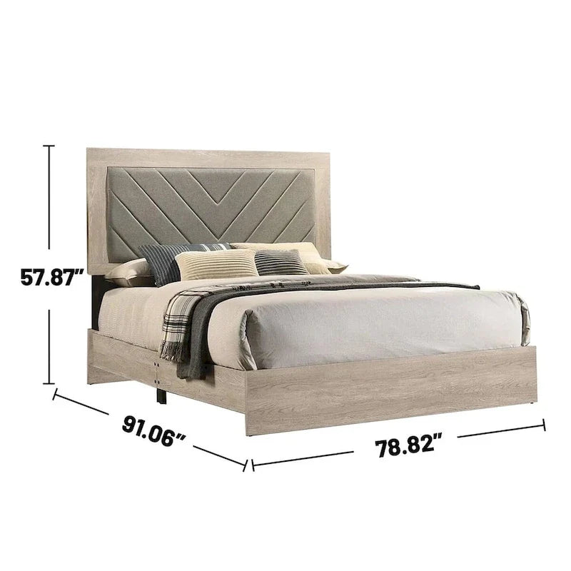 Das King-Bett hat ein hohes, gepolstertes Kopfteil.
